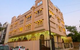 The Taj Vista Agra- Walking Distance To Taj Mahal