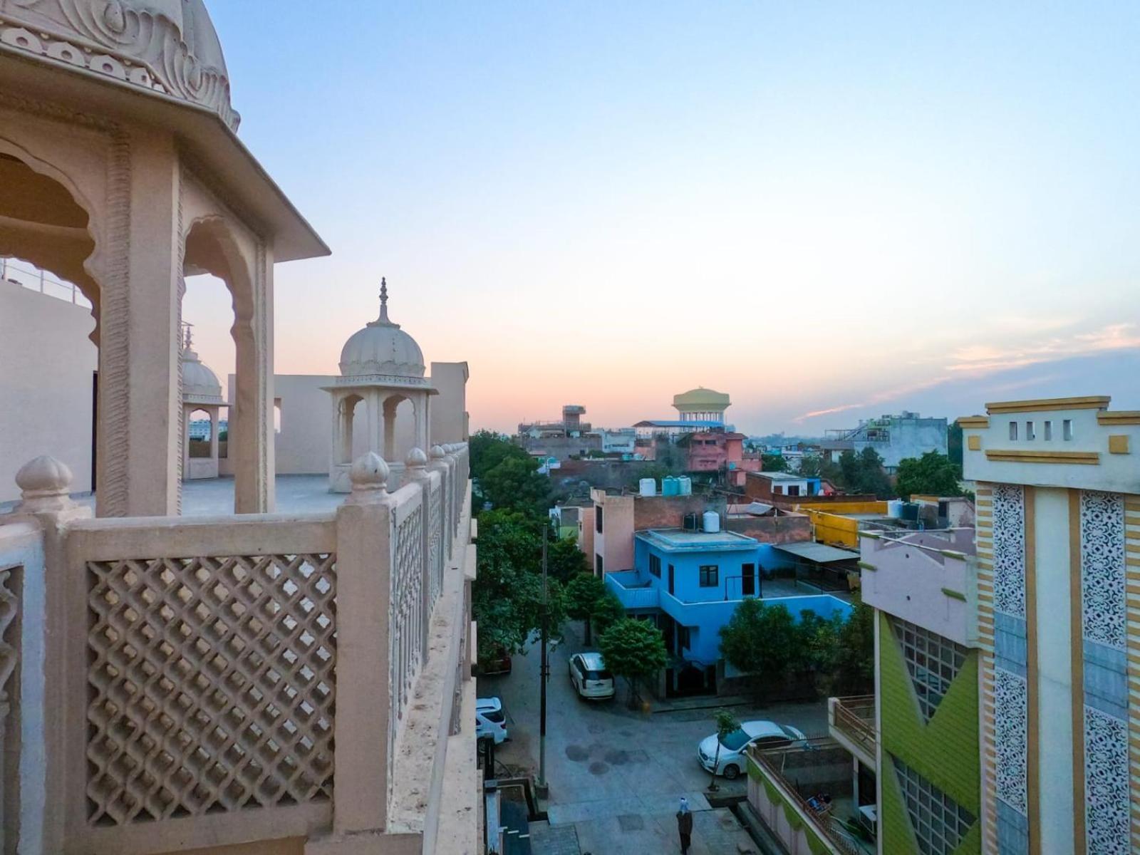 Hotel The Taj Vista Agra- Walking Distance To Taj Mahal Agra  Esterno foto