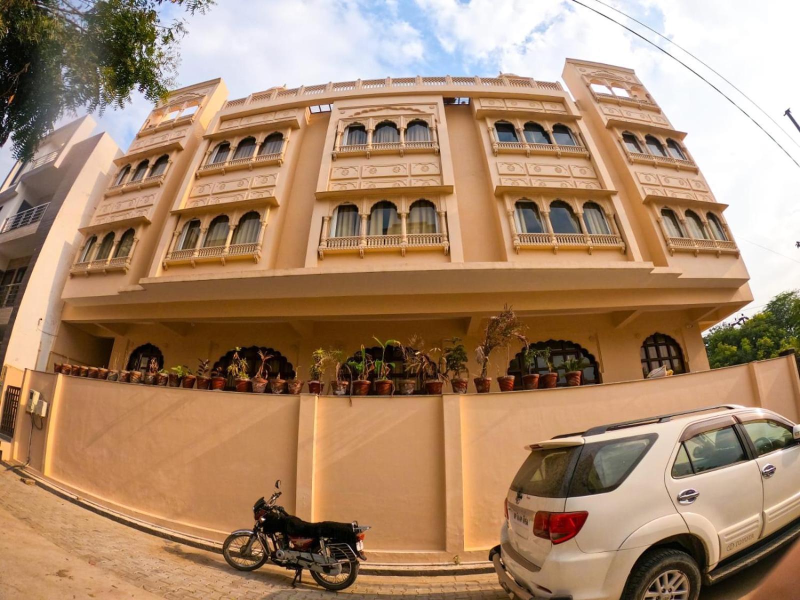 Hotel The Taj Vista Agra- Walking Distance To Taj Mahal Agra  Esterno foto