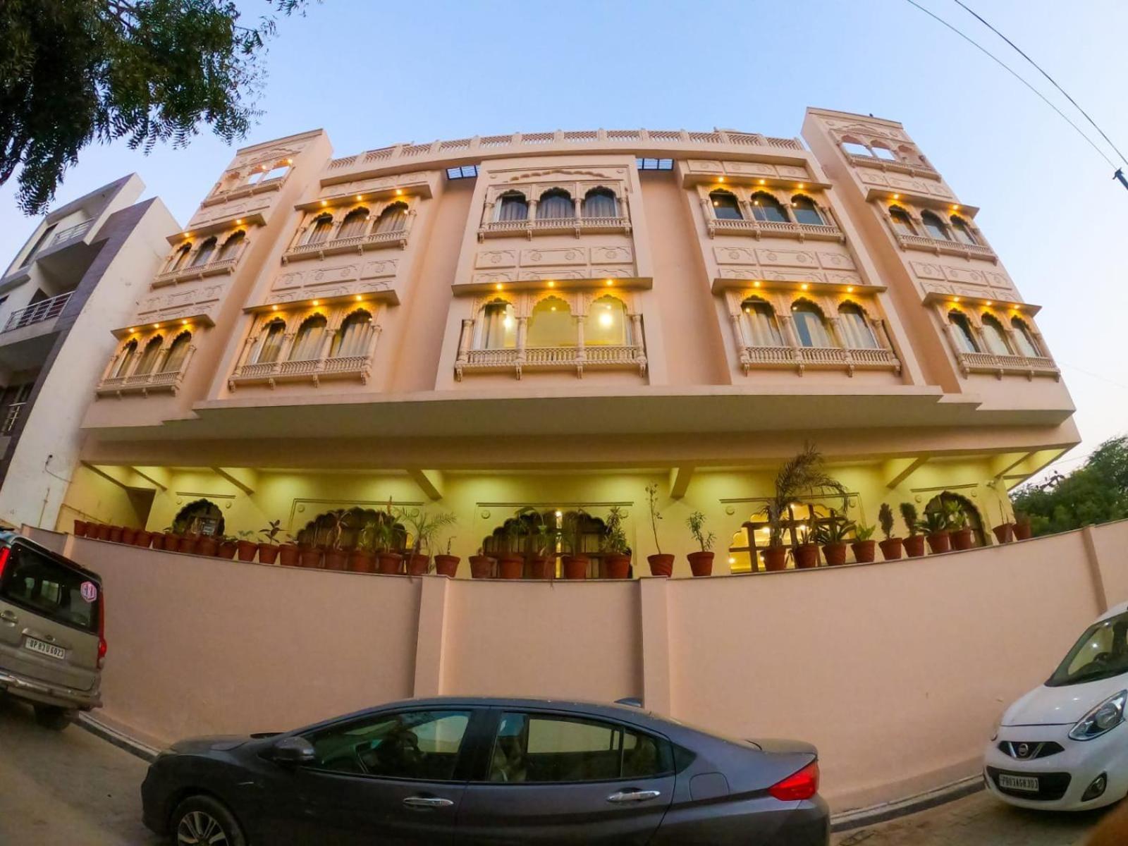 Hotel The Taj Vista Agra- Walking Distance To Taj Mahal Agra  Esterno foto