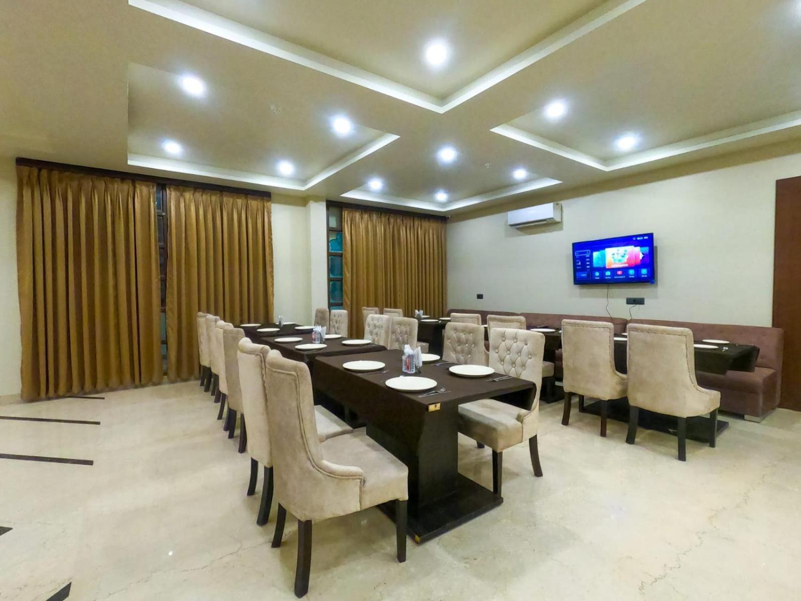 Hotel The Taj Vista Agra- Walking Distance To Taj Mahal Agra  Esterno foto