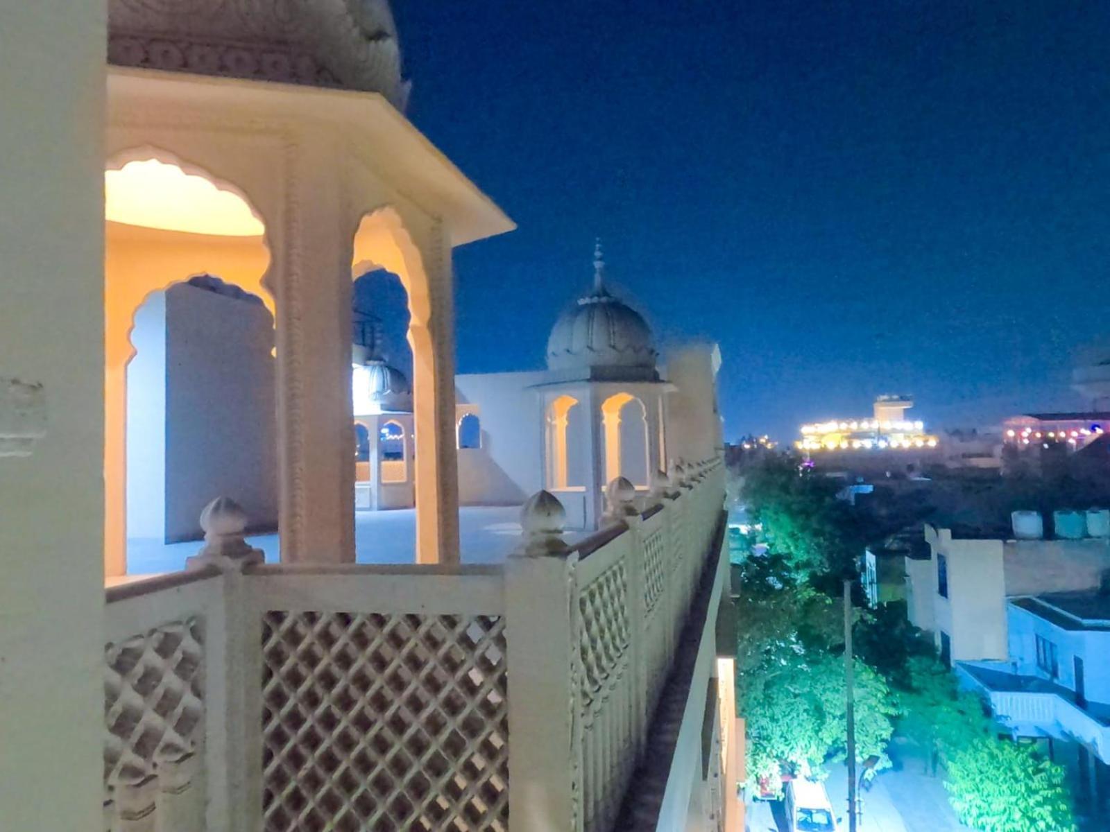 Hotel The Taj Vista Agra- Walking Distance To Taj Mahal Agra  Esterno foto