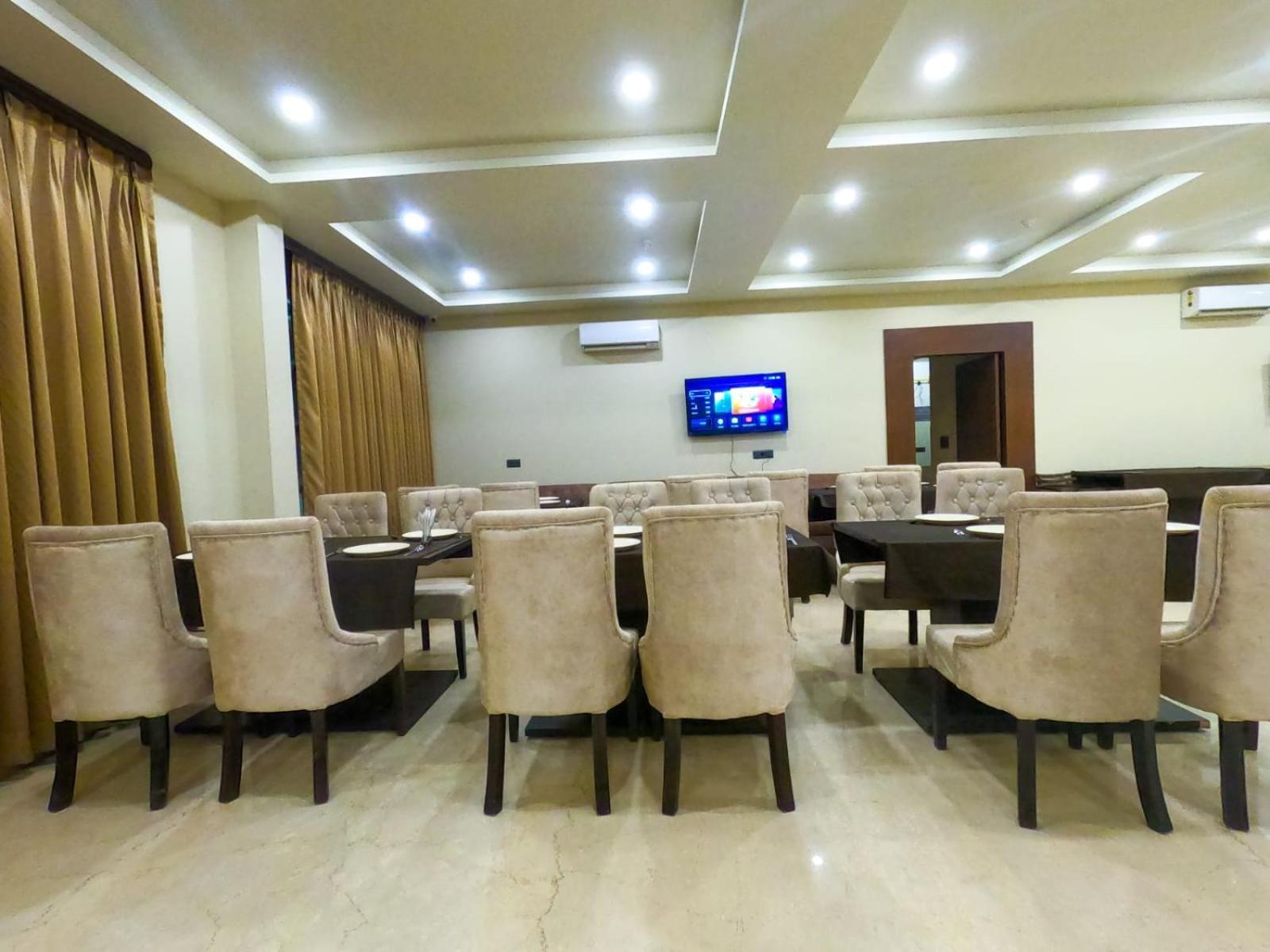 Hotel The Taj Vista Agra- Walking Distance To Taj Mahal Agra  Esterno foto