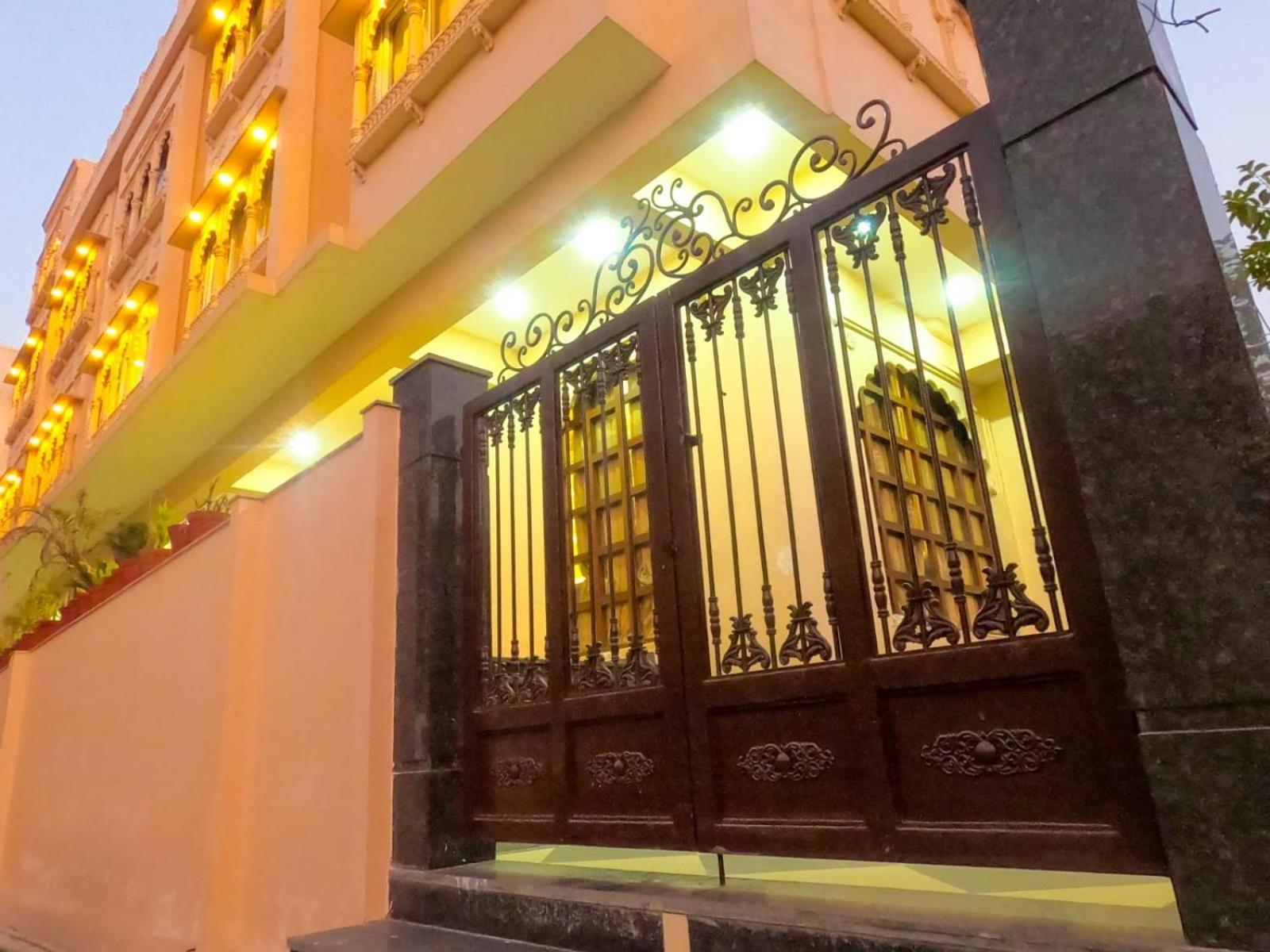 Hotel The Taj Vista Agra- Walking Distance To Taj Mahal Agra  Esterno foto
