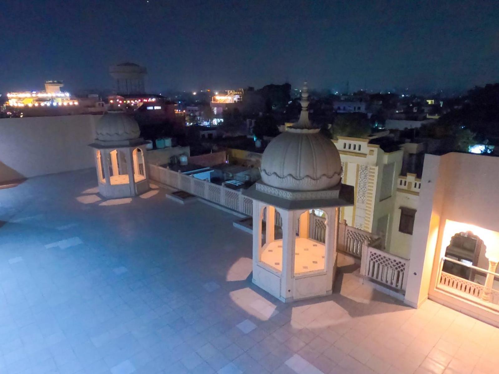 Hotel The Taj Vista Agra- Walking Distance To Taj Mahal Agra  Esterno foto