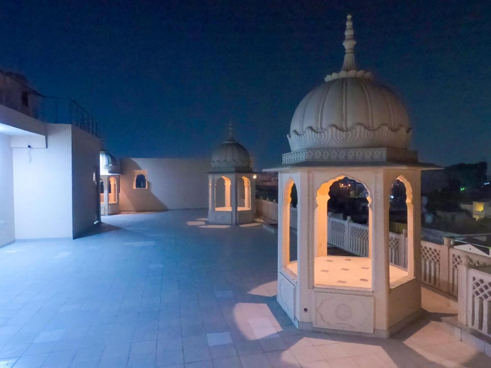 Hotel The Taj Vista Agra- Walking Distance To Taj Mahal Agra  Esterno foto